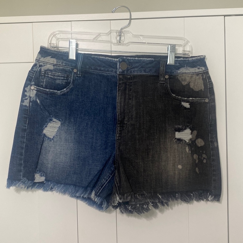 Cabi 5987 Colorblock Distressed Raw Hem Park Short Spring 2021 | Size 8